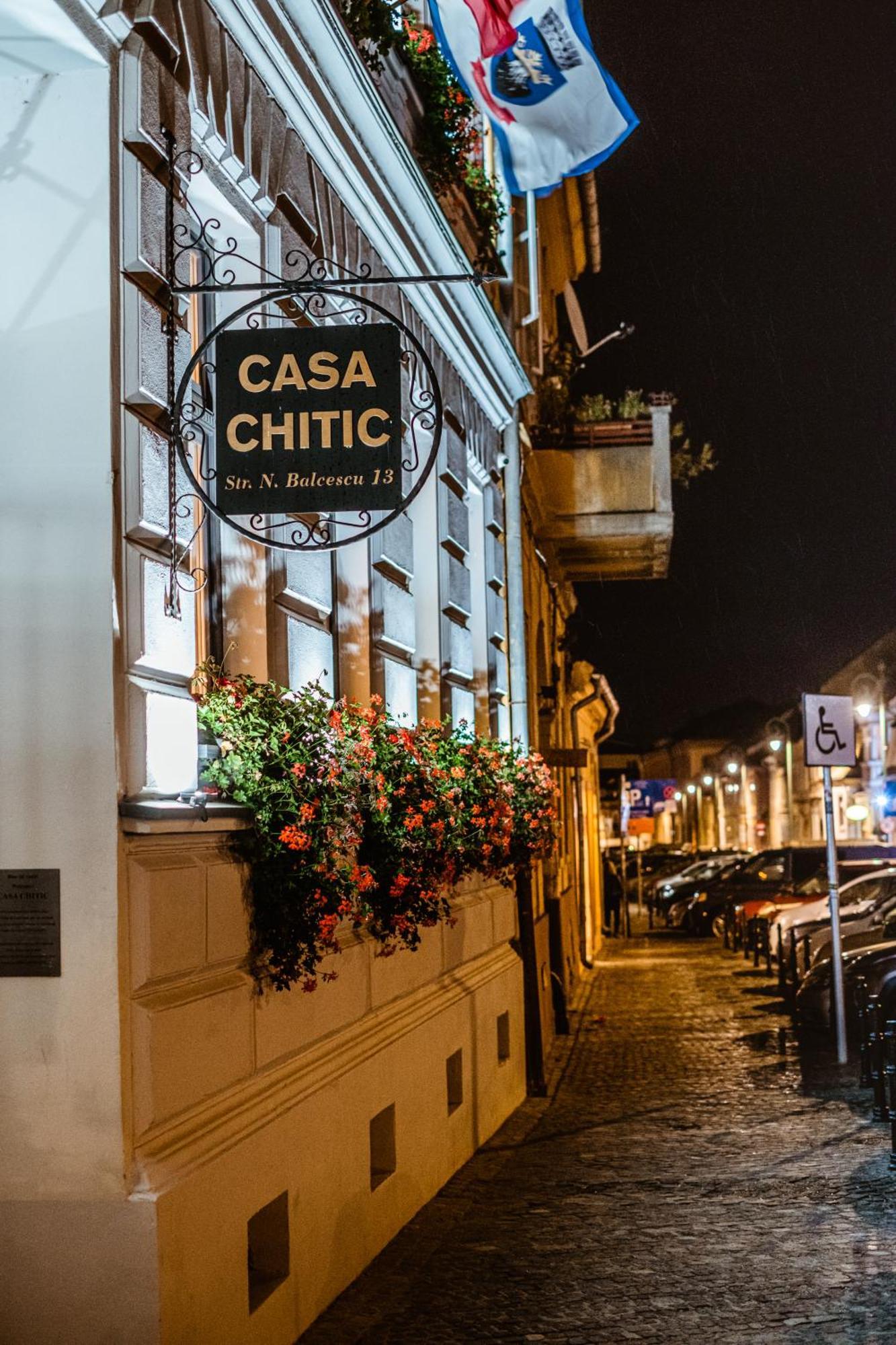 Casa Chitic - Hotel & Restaurant- Str Nicolae Balcescu 13 Брашов Екстер'єр фото